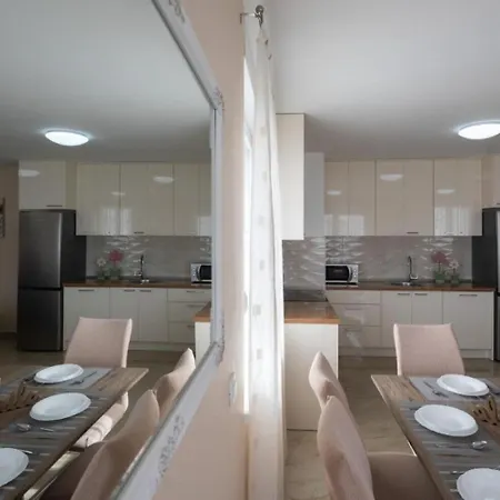 Apartman Skyline - Luxurious & Modern