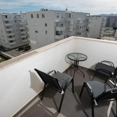 Apartman Skyline - Luxurious & Modern